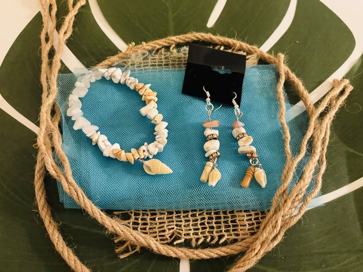 Tropical Stretch Bracelet & Dangle Earring Set