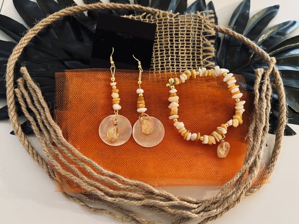 Tropical Hawaiian Vibe Stretch Bracelet & Earring Set